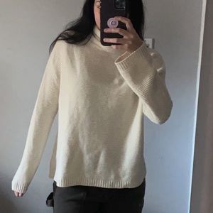Turtleneck Ivory White Sweater